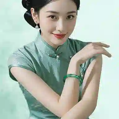 【甄选青翠】 熊银匠 云山翠 独龙玉 温婉美人贵妃镯 新中式古色古香古风雅韵灵动飘花玉镯子 国风气质旗袍汉服贵气感 非洲翠 手镯 女款