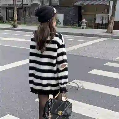 欧迪芬  慵懒风日系条纹圆领秋冬宽松百搭学院风毛衣 女款