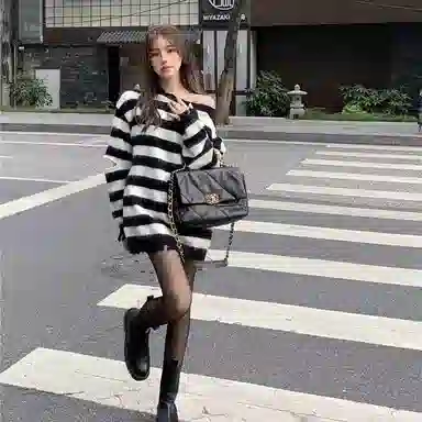 欧迪芬  慵懒风日系条纹圆领秋冬宽松百搭学院风毛衣 女款