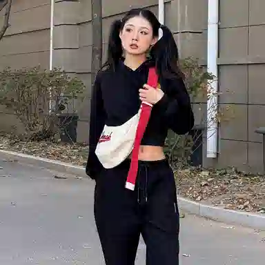 欧迪芬 基础款纯色修身休闲短款连帽外套高腰显瘦棉质上衣舒适柔软卫衣 女款