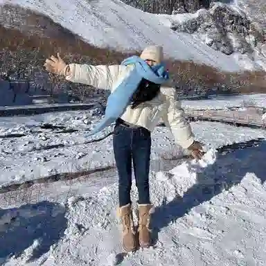 【文艺出片】 浪莎 超有氛围感加厚纯色马海毛围脖百搭流苏设计保暖披肩 心动礼盒装 聚酯纤维 绒线围巾 男女同款情侣款