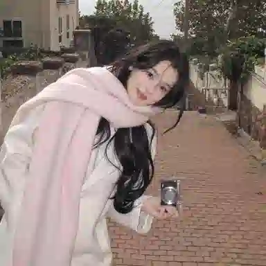 【文艺出片】 浪莎 超有氛围感加厚纯色马海毛围脖百搭流苏设计保暖披肩 心动礼盒装 聚酯纤维 绒线围巾 男女同款情侣款