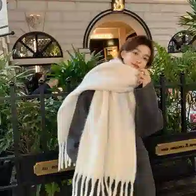 【文艺出片】 浪莎 超有氛围感加厚纯色马海毛围脖百搭流苏设计保暖披肩 心动礼盒装 聚酯纤维 绒线围巾 男女同款情侣款