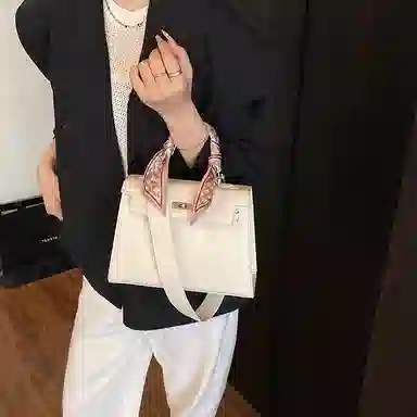 Miss Angel Shoulder Bag