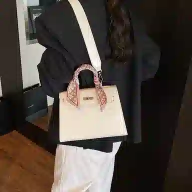 Miss Angel Shoulder Bag