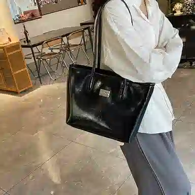 Miss Angel Shoulder Bag