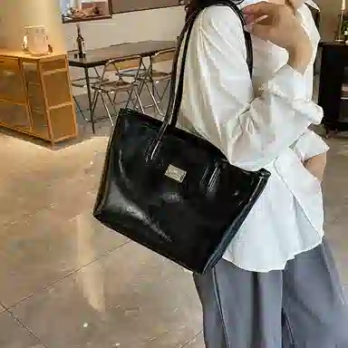 Miss Angel Shoulder Bag