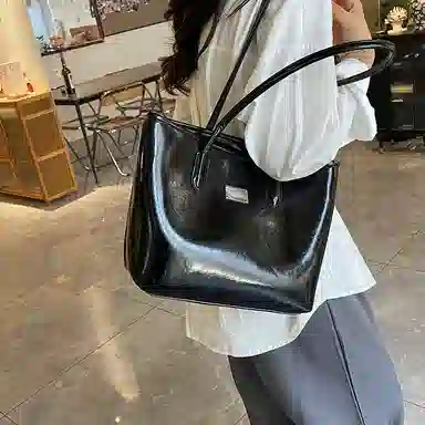 Miss Angel Shoulder Bag