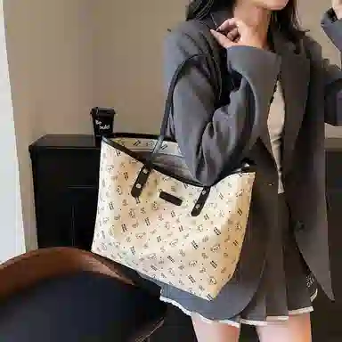 Miss Angel PU Tote
