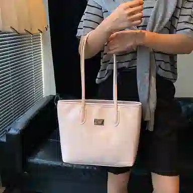 Miss Angel Shoulder Bag