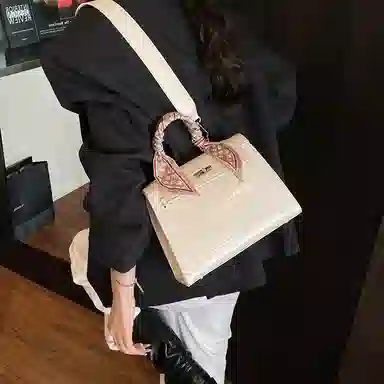 Miss Angel Shoulder Bag