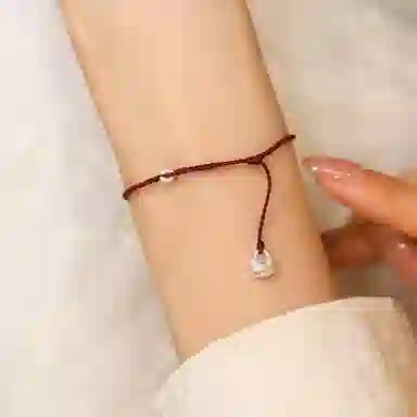 925