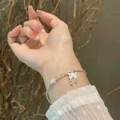 925