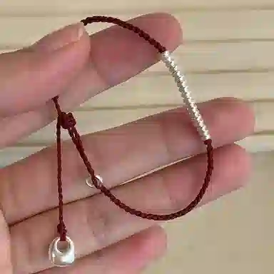 925