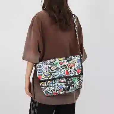 揽月 潮流印花个性百搭 尼龙 斜挎单肩包 男女同款情侣款 涂鸦色