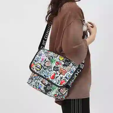 揽月 潮流印花个性百搭 尼龙 斜挎单肩包 男女同款情侣款 涂鸦色