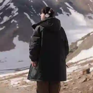 SNOW FLYING