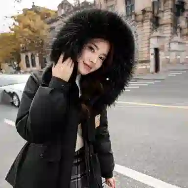 鸭鸭 小香风百搭连帽保暖中长款长袖羽绒服 女款