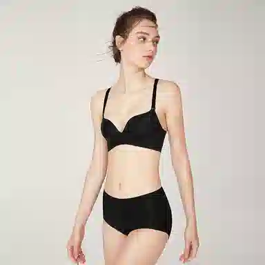 曼妮芬 纯色光面简约小胸聚拢收副乳文胸 女款