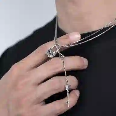 925