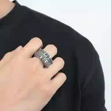925