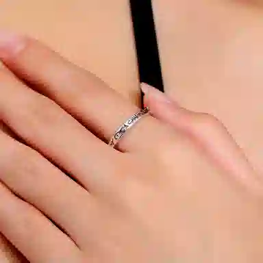 925