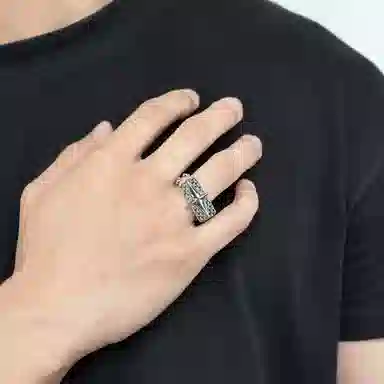 925