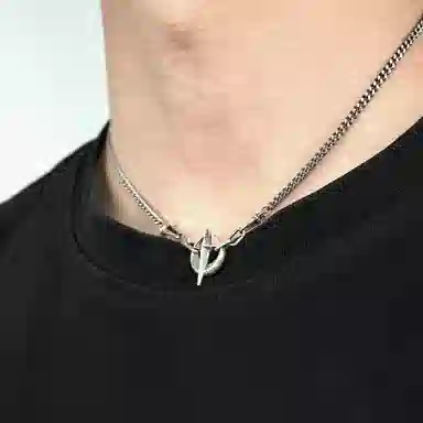925