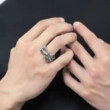 925
