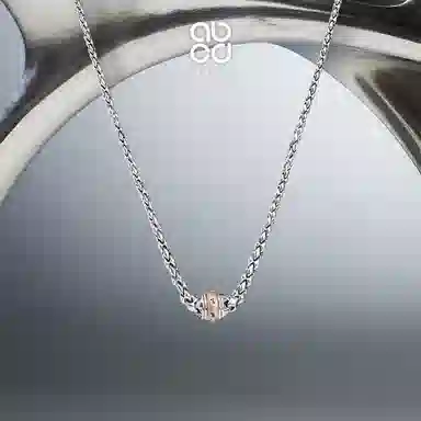 925