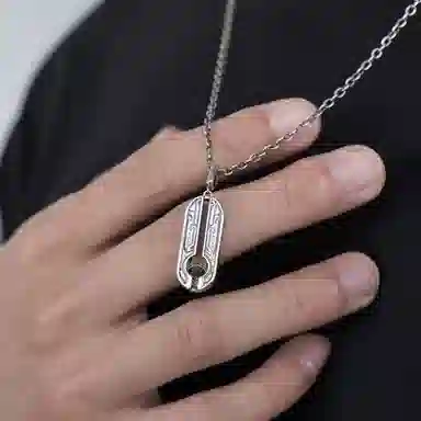 925