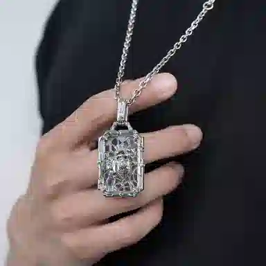 925