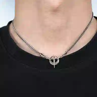 925