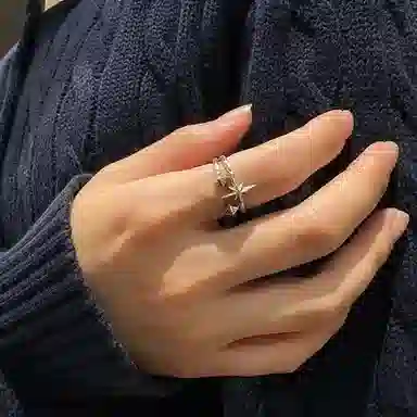 925
