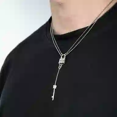 925