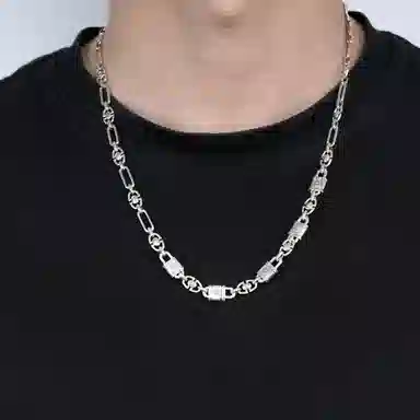 925