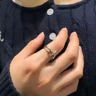 925