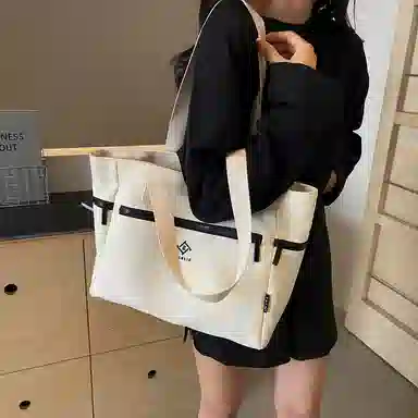 SUN ERATHU Tote