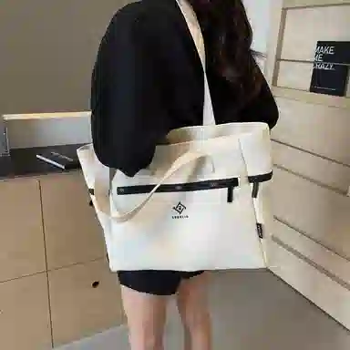 SUN ERATHU Tote