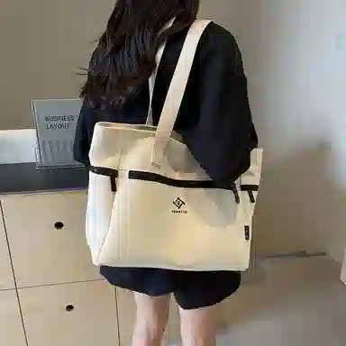 SUN ERATHU Tote