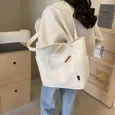 SUN ERATHU Tote