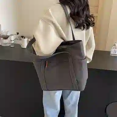 SUN ERATHU Tote
