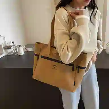 SUN ERATHU Tote