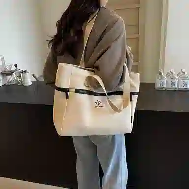 SUN ERATHU Tote
