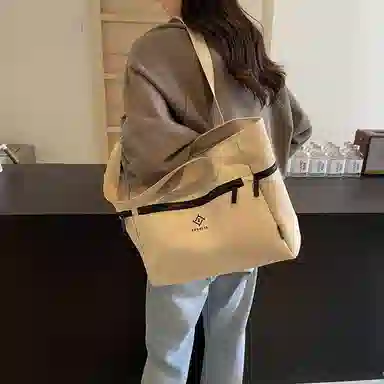SUN ERATHU Tote