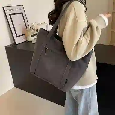 SUN ERATHU Tote