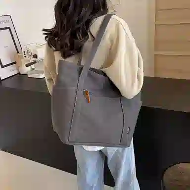 SUN ERATHU Tote