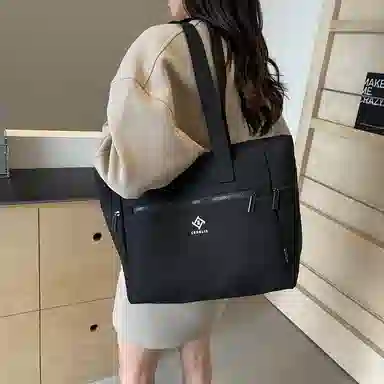 SUN ERATHU Tote