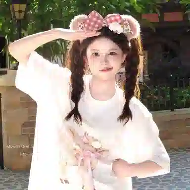 丹琴 甜美可爱蝴蝶结草莓头箍童趣时尚浪漫氛围感发卡游乐园拍照洗脸压发发饰 布艺 发箍 女款