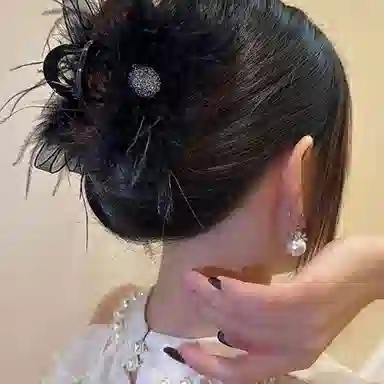 丹琴 纯欲风羽毛高级感鲨鱼夹气质后脑勺 亚克力 发夹 女款